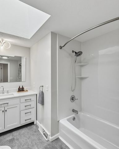 35 Chestnut Hill, South Hadley, MA 01075