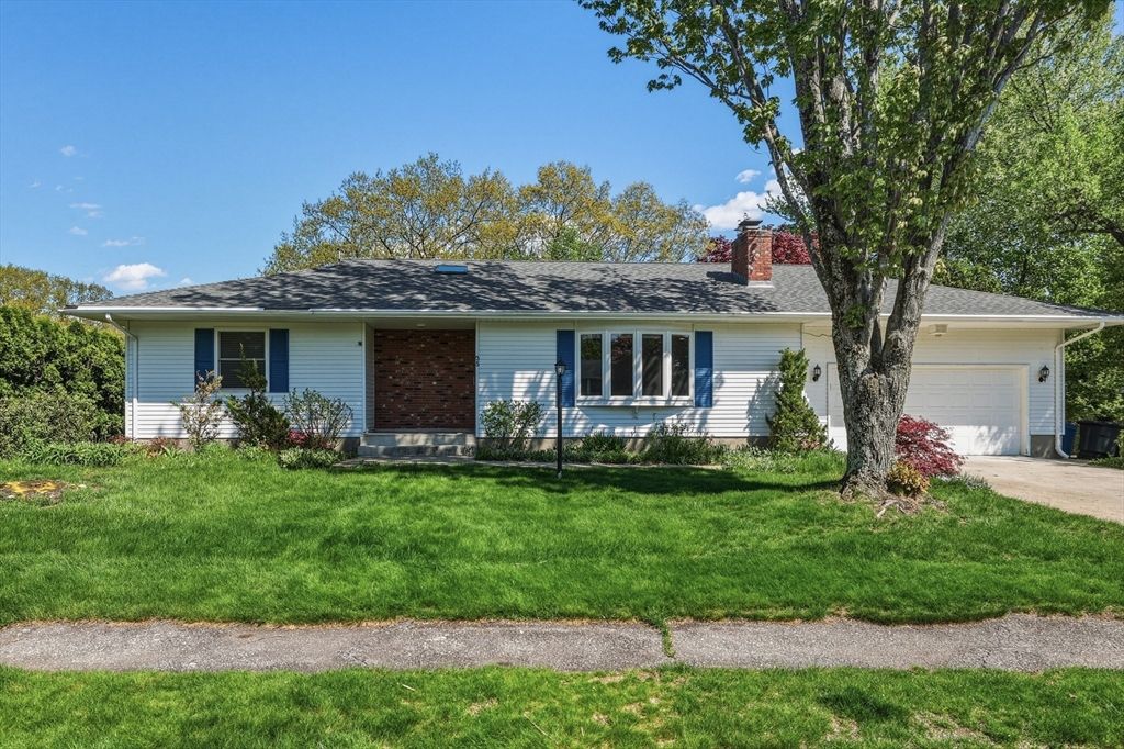 35 Chestnut Hill, South Hadley, MA 01075