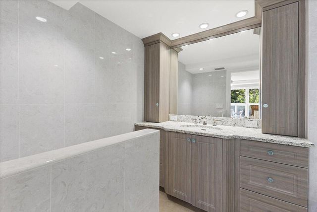 4605 S Ocean Boulevard 3b, Highland Beach, FL 33487