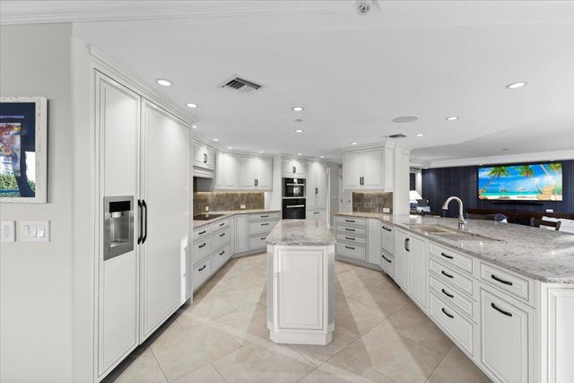 4605 S Ocean Boulevard 3b, Highland Beach, FL 33487