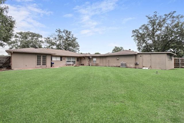 5885 Pinkstaff Ln, Beaumont, TX 77706