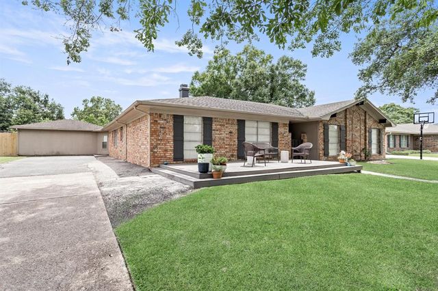 5885 Pinkstaff Ln, Beaumont, TX 77706