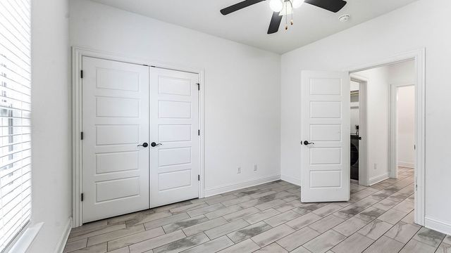 1301 Leslie Street, Centerton, AR 72713