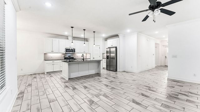 1301 Leslie Street, Centerton, AR 72713