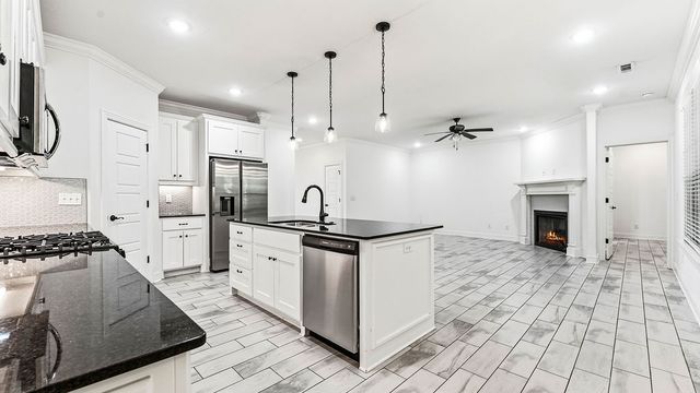 1301 Leslie Street, Centerton, AR 72713