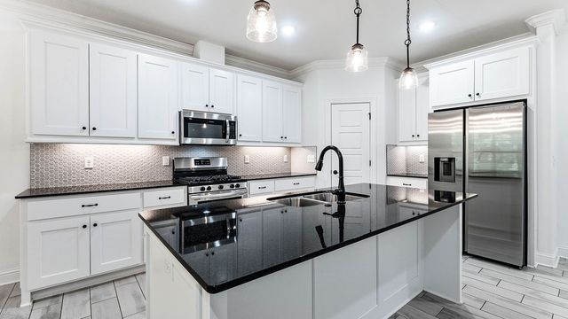 1301 Leslie Street, Centerton, AR 72713