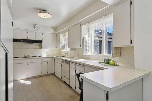 3525 The Mall, Minnetonka, MN 55345