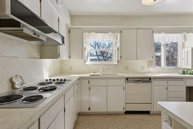 3525 The Mall, Minnetonka, MN 55345