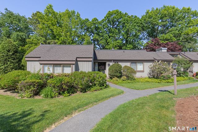 10 Heritage Circle A, Southbury, CT 06488