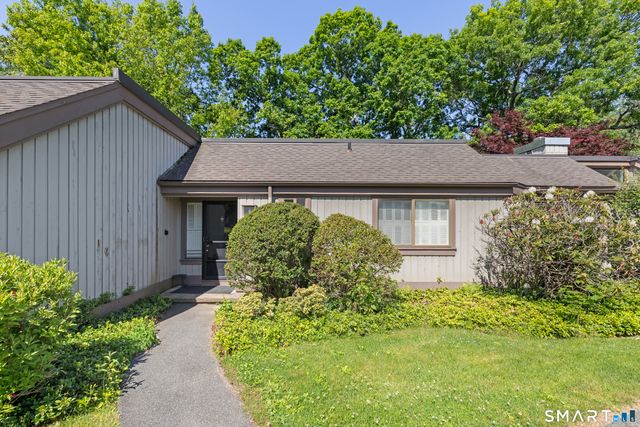 10 Heritage Circle A, Southbury, CT 06488