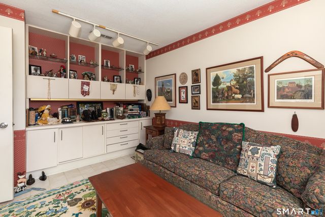 10 Heritage Circle A, Southbury, CT 06488