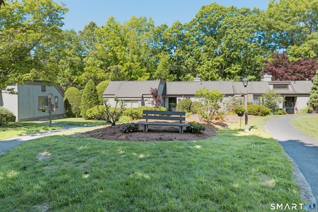 10 Heritage Circle A, Southbury, CT 06488