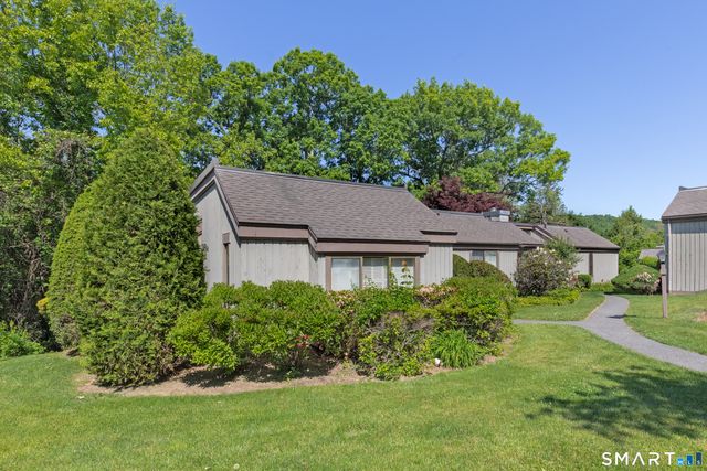 10 Heritage Circle A, Southbury, CT 06488