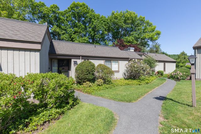 10 Heritage Circle A, Southbury, CT 06488