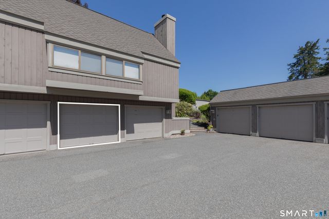 10 Heritage Circle A, Southbury, CT 06488