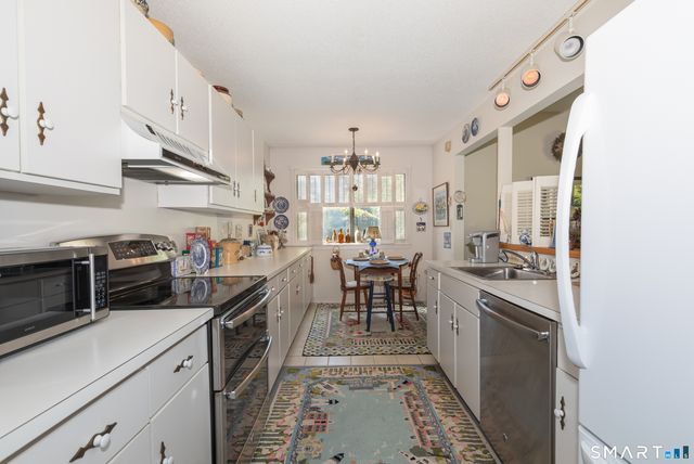 10 Heritage Circle A, Southbury, CT 06488