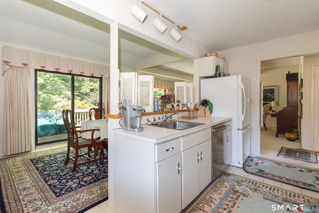 10 Heritage Circle A, Southbury, CT 06488