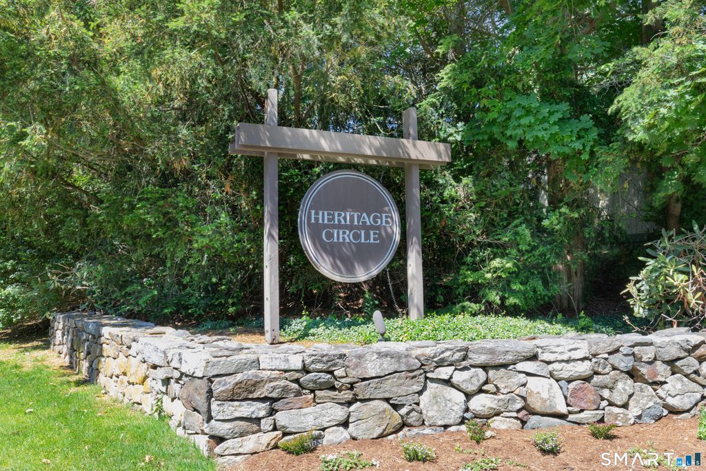 10 Heritage Circle A, Southbury, CT 06488