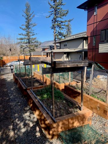 55 S Mountain Avenue, Ashland, OR 97520