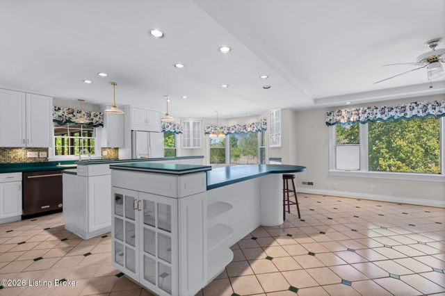 6315 Shadow Wood Ct, Prospect, KY 40059