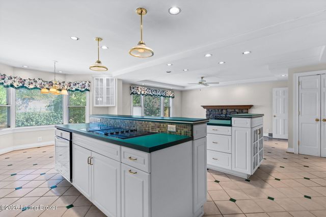 6315 Shadow Wood Ct, Prospect, KY 40059