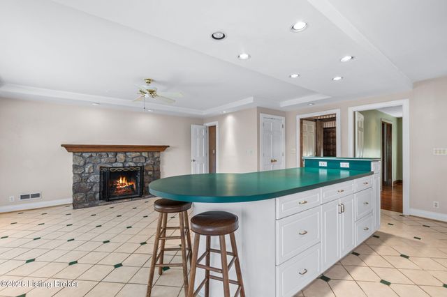 6315 Shadow Wood Ct, Prospect, KY 40059