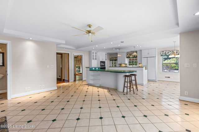 6315 Shadow Wood Ct, Prospect, KY 40059