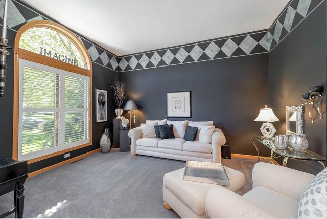 2153 Peregrine Lane, North Mankato, MN 56003