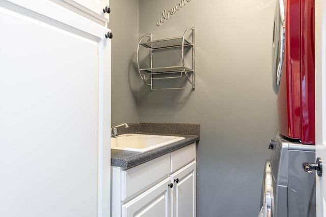 2153 Peregrine Lane, North Mankato, MN 56003