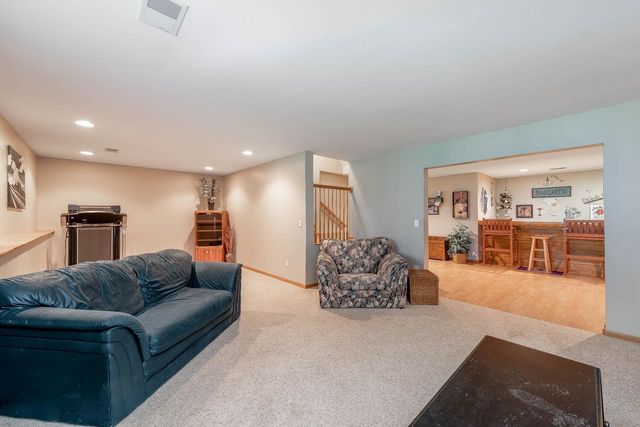 2153 Peregrine Lane, North Mankato, MN 56003