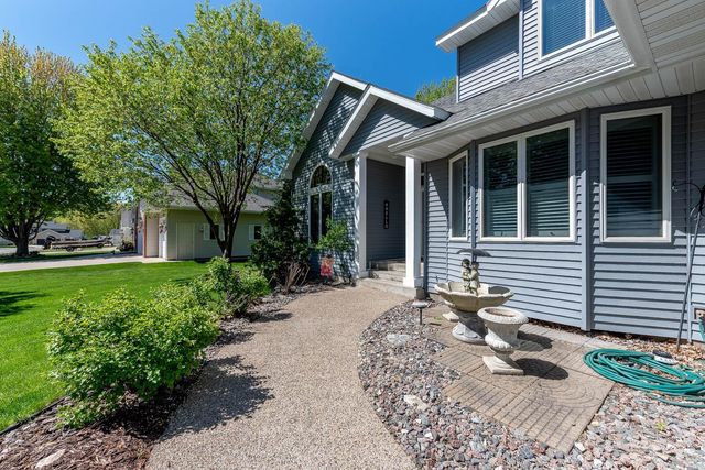 2153 Peregrine Lane, North Mankato, MN 56003
