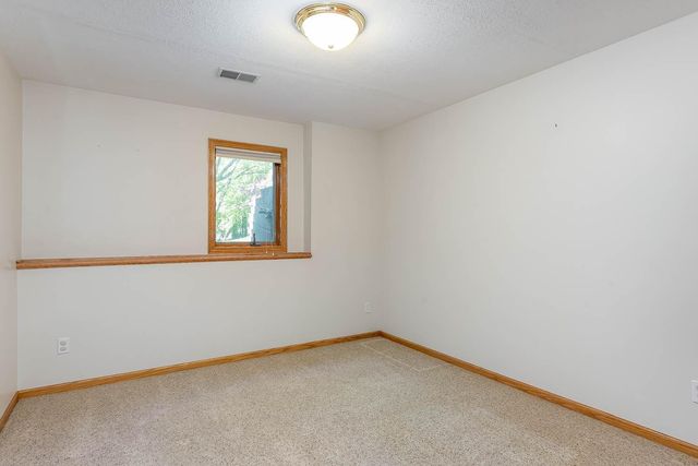 2153 Peregrine Lane, North Mankato, MN 56003