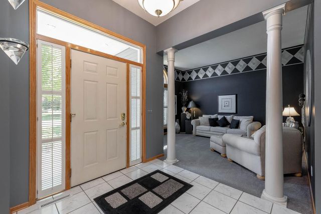 2153 Peregrine Lane, North Mankato, MN 56003