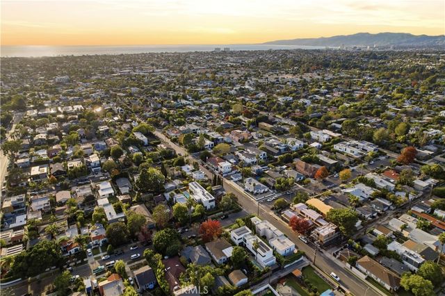 2110 Glencoe, Venice, CA 90291