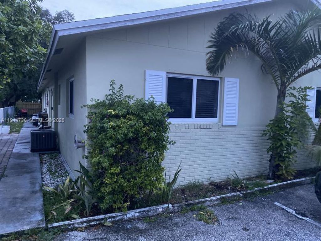 2407 SW 42nd Ave C, Fort Lauderdale, FL 33317