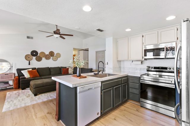 4127 Hunters Dr, Loomis, CA 95650