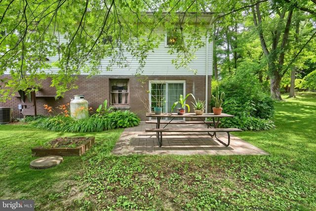 18 CONIFER LN, York, PA 17406