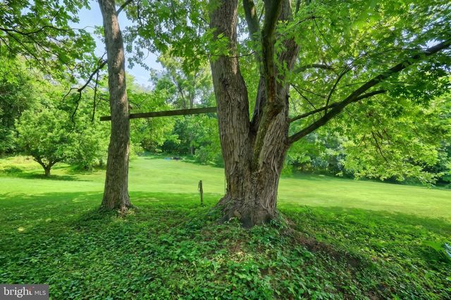 18 CONIFER LN, York, PA 17406
