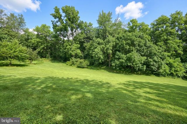 18 CONIFER LN, York, PA 17406