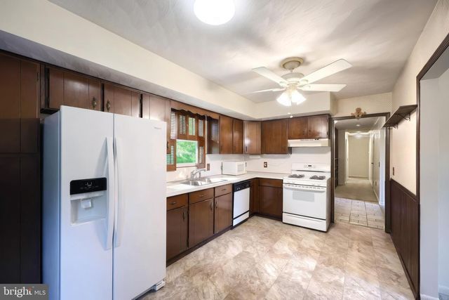 18 CONIFER LN, York, PA 17406