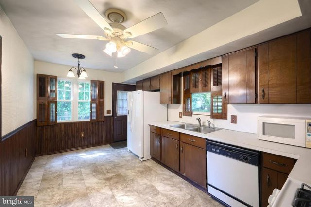 18 CONIFER LN, York, PA 17406