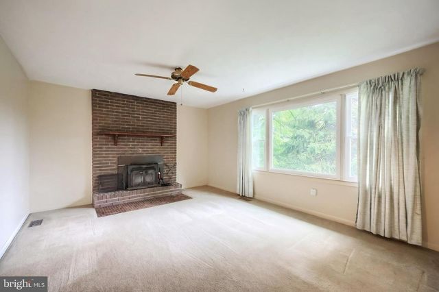 18 CONIFER LN, York, PA 17406