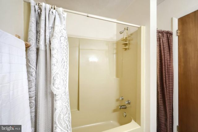 18 CONIFER LN, York, PA 17406