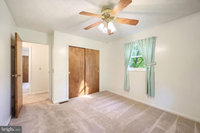 18 CONIFER LN, York, PA 17406