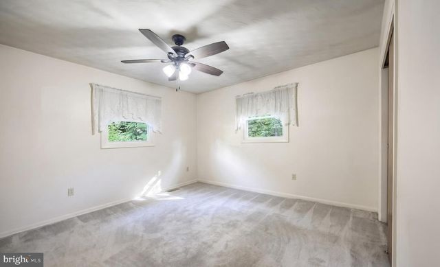 18 CONIFER LN, York, PA 17406