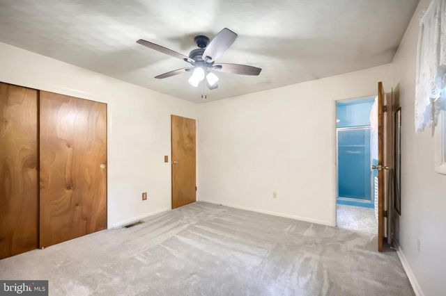 18 CONIFER LN, York, PA 17406