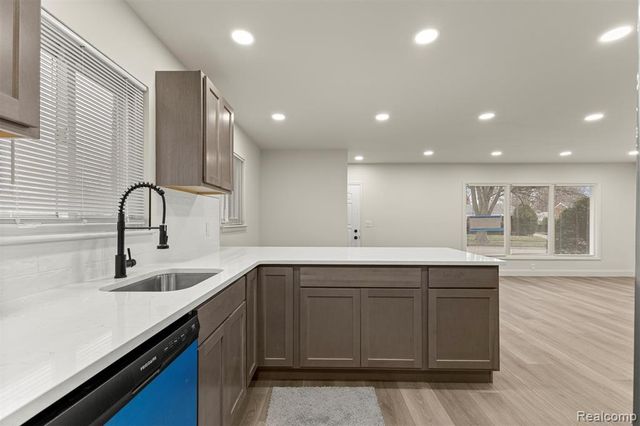 8316 Roosevelt Street, Taylor, MI 48180