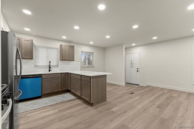 8316 Roosevelt Street, Taylor, MI 48180