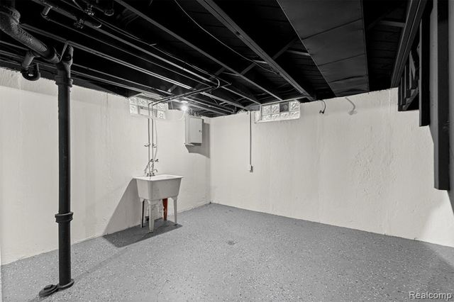 8316 Roosevelt Street, Taylor, MI 48180