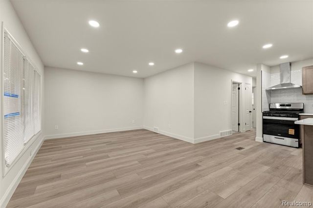 8316 Roosevelt Street, Taylor, MI 48180